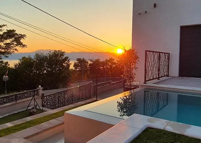 Villa Luxury Sea View Dijana With Infinity Pool & Jacuzzi Near Rijeka Kostrena