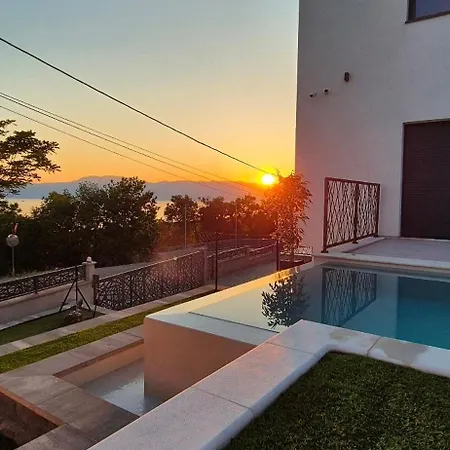 Villa Luxury Sea View Dijana With Infinity Pool & Jacuzzi Near Rijeka Kostrena