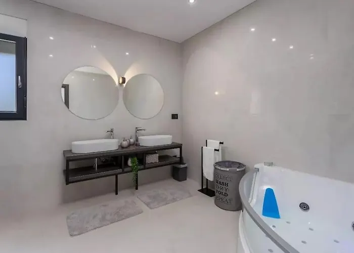 빌라 Luxury Sea View Dijana With Infinity Pool & Jacuzzi Near Rijeka *