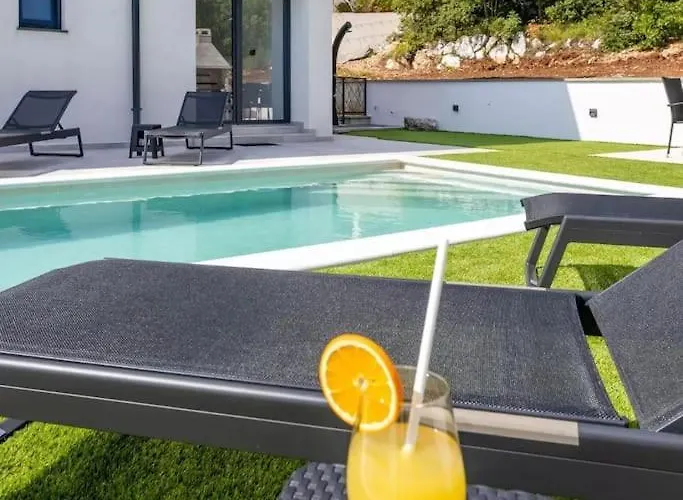 빌라 Luxury Sea View Dijana With Infinity Pool & Jacuzzi Near Rijeka